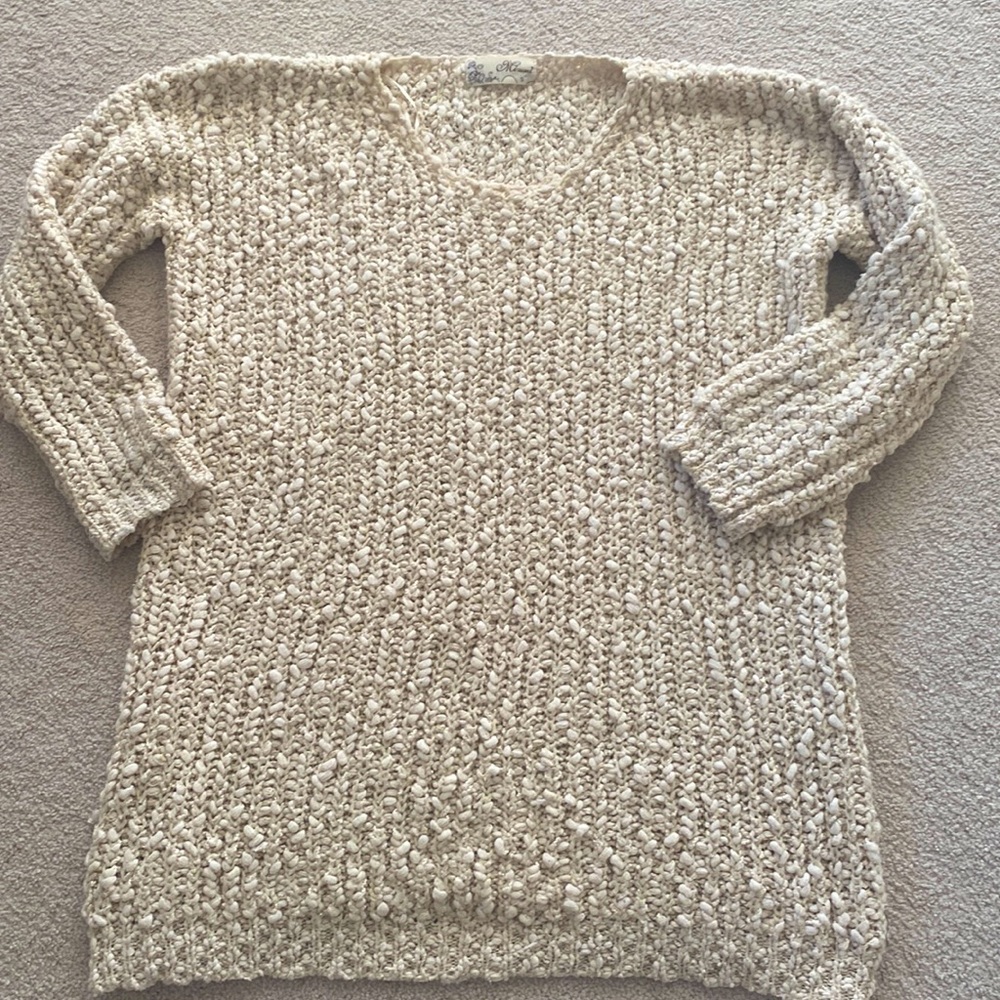 Beautiful oversized sweater cute with leggings